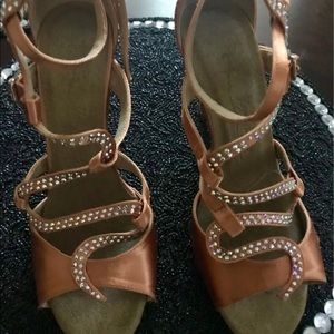 Very Fine Salsa Shoes Size 7.5. No box.